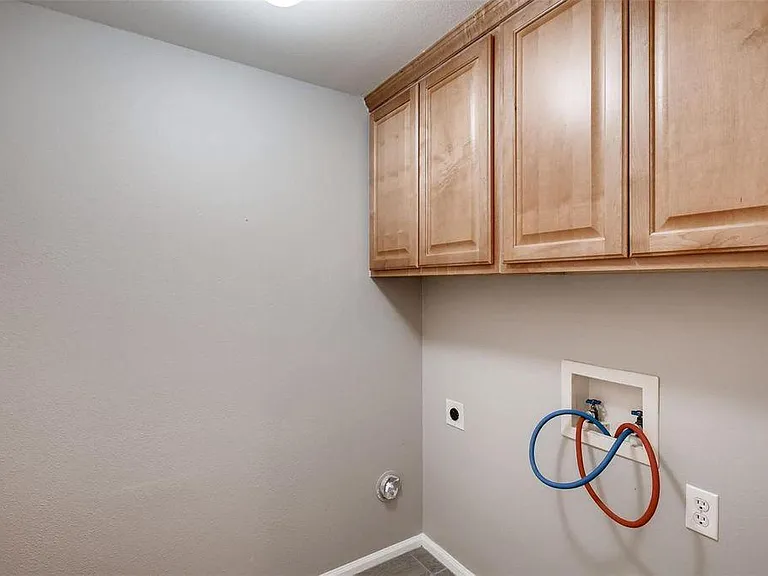 4555 Hunterwood Dr — Photo 10