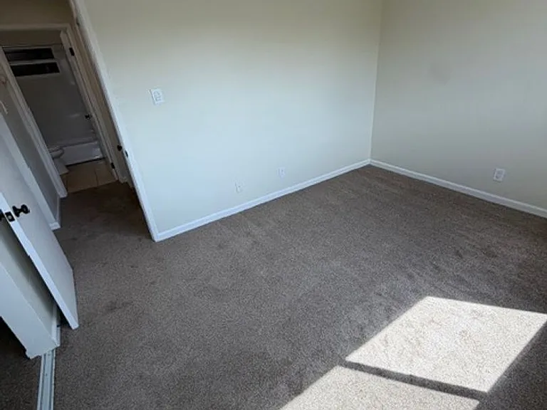 407 Fairmount Ave — Photo 11