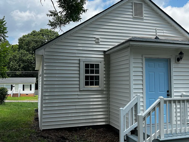 206 E College St — Photo 15