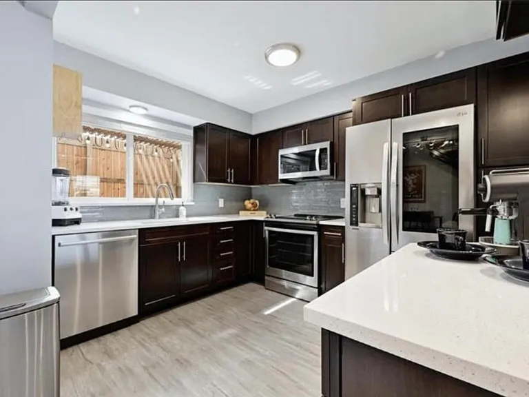 1700 Timberwood Dr — Photo 1