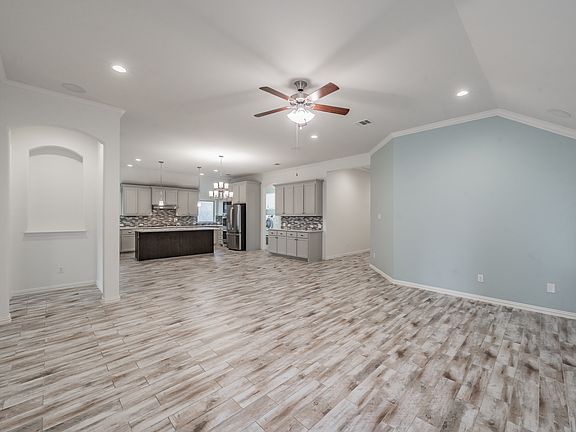 4th image of 612 Rawlins Ln