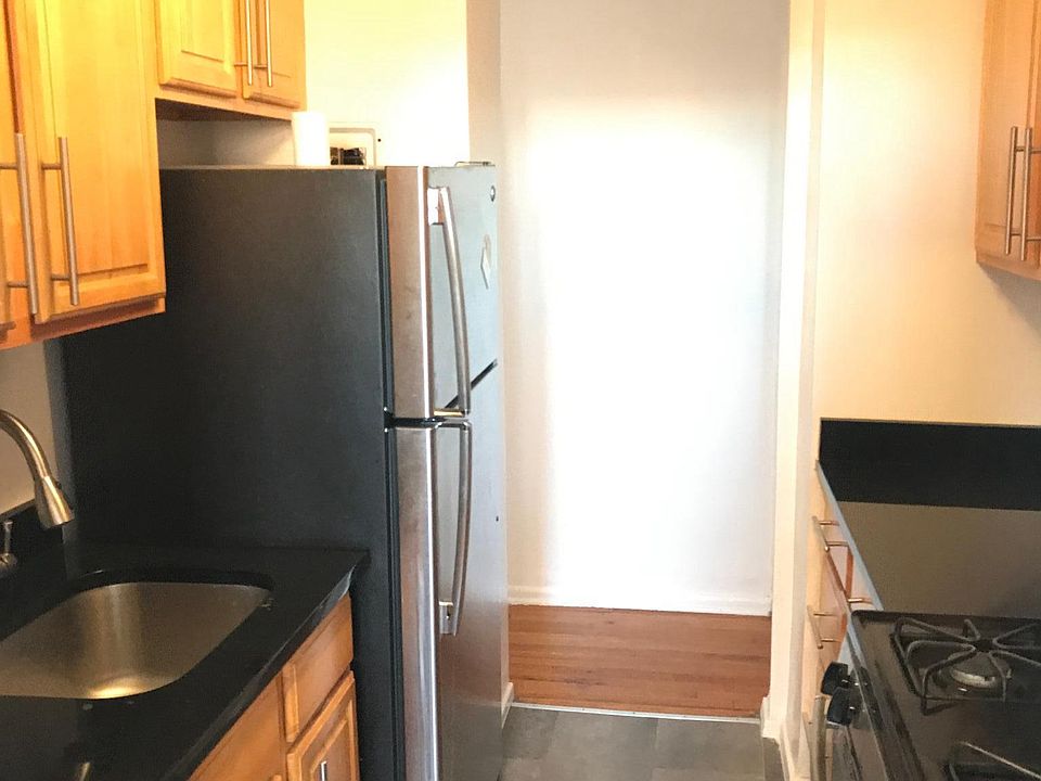 1st image of 3136 Emmons Ave #5