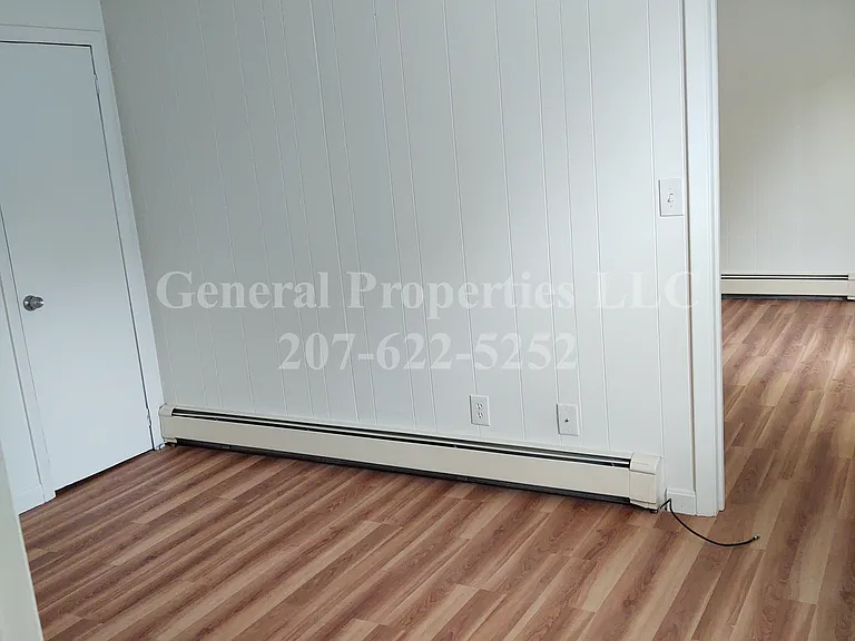 584 Riverside Dr #17 — Photo 8
