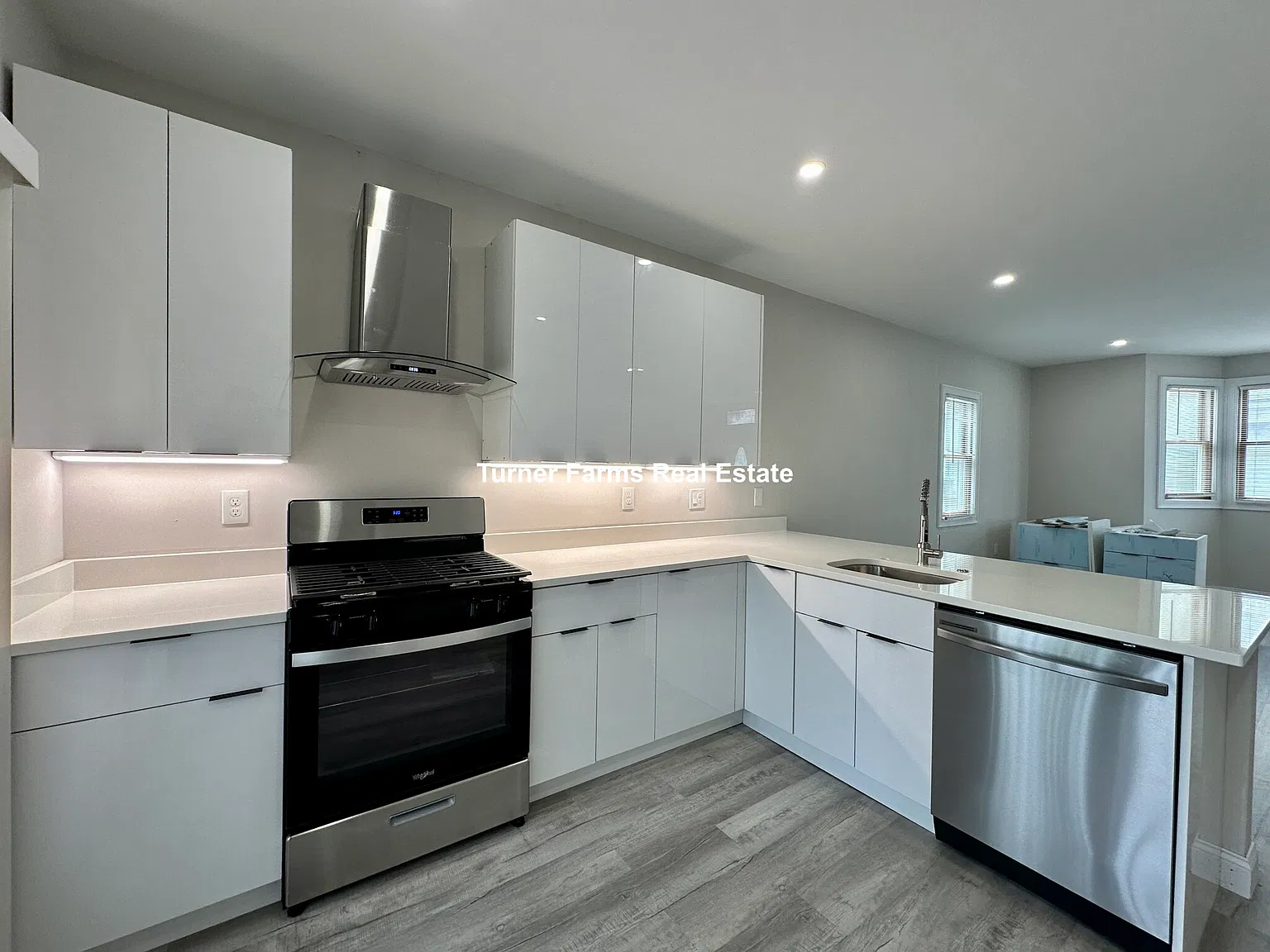 6 bed, 7777 sqft, $7,200 — Photo 2
