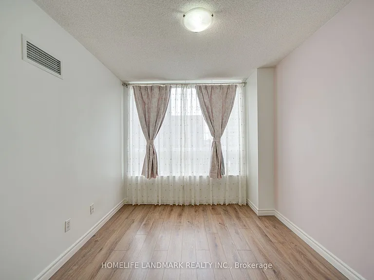 43 Eglinton Ave E #1003 — Photo 14