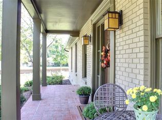 1585 E Oaks Manor Dr, Fayetteville, AR 72703