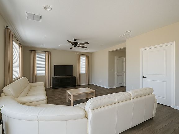 4th image of 15 Driftwood Cir