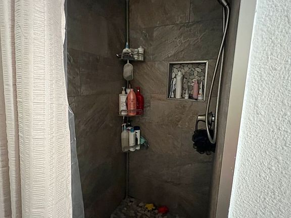 5th image of 934 Salisbury Ln