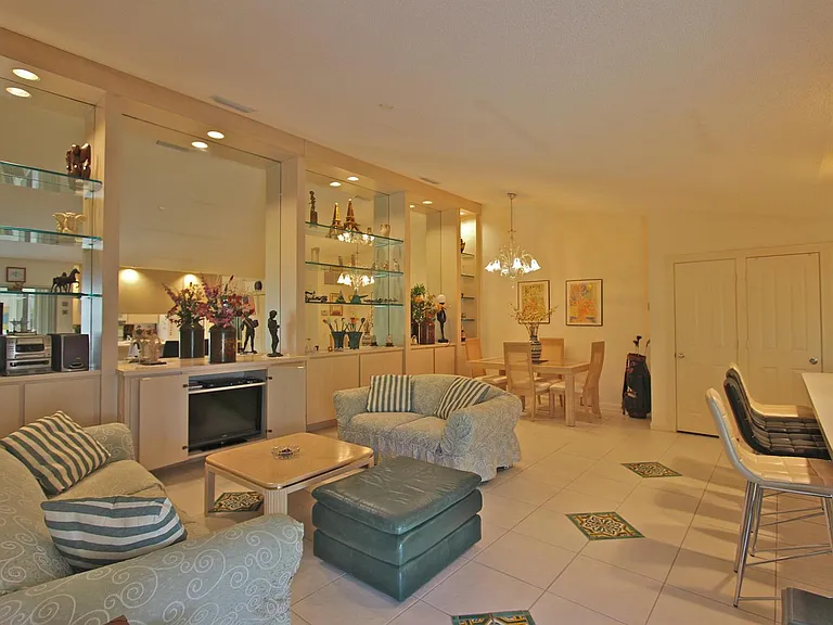10201 Chapman Oak Ct — Photo 4