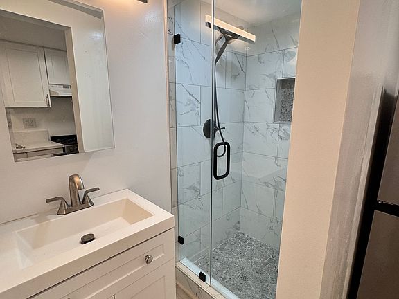 5th image of 1007 Lincoln Blvd #A
