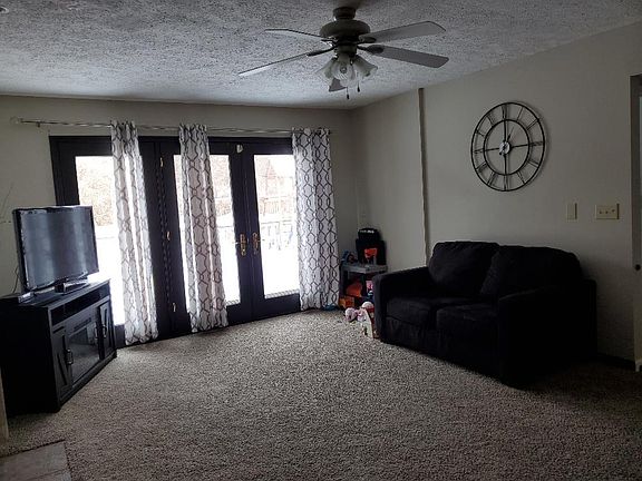 2nd image of 944 Greenlea Dr