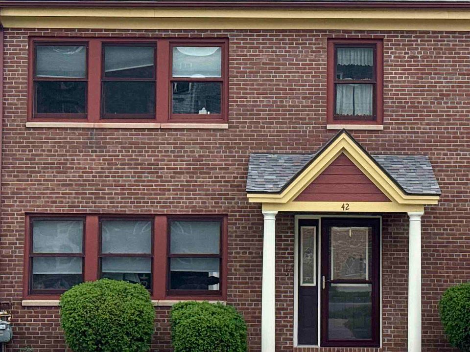 1st image of 42 Club Rd