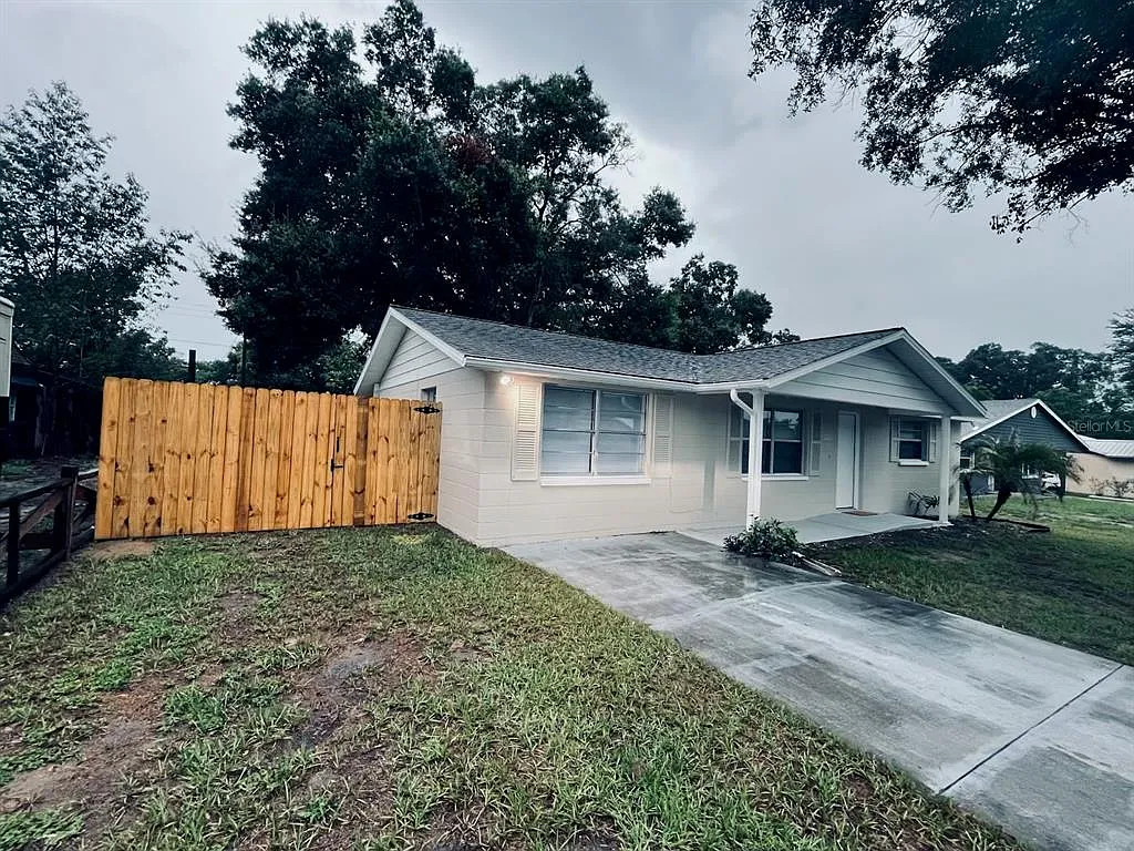 3 bed, 2.0 bath, 1116 sqft, $2,000 — Photo 4