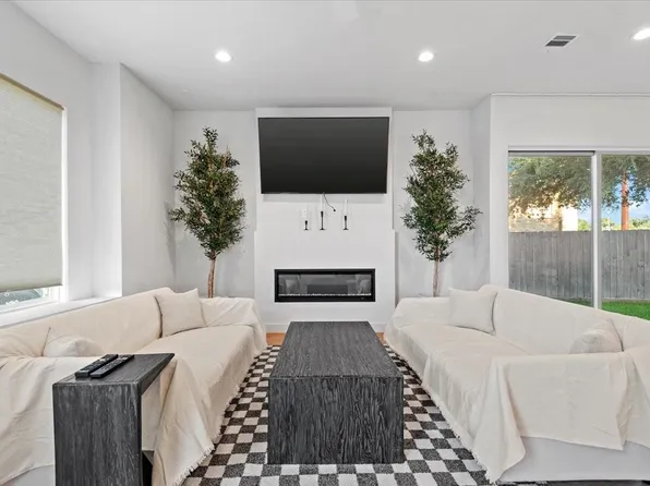 5203 Texas St, Houston, TX 77011