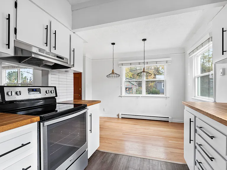 5935 NE 57th Ave — Photo 4