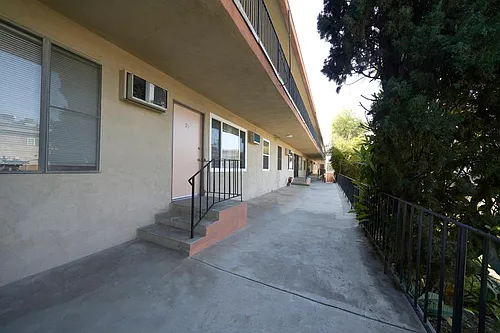 5222/5226 Lexington Ave Photo 1