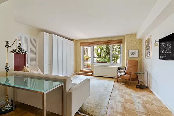 1st image of 100 W 57th St APT 16E