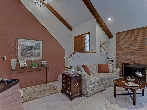 4th image of 2402 College Hill Dr