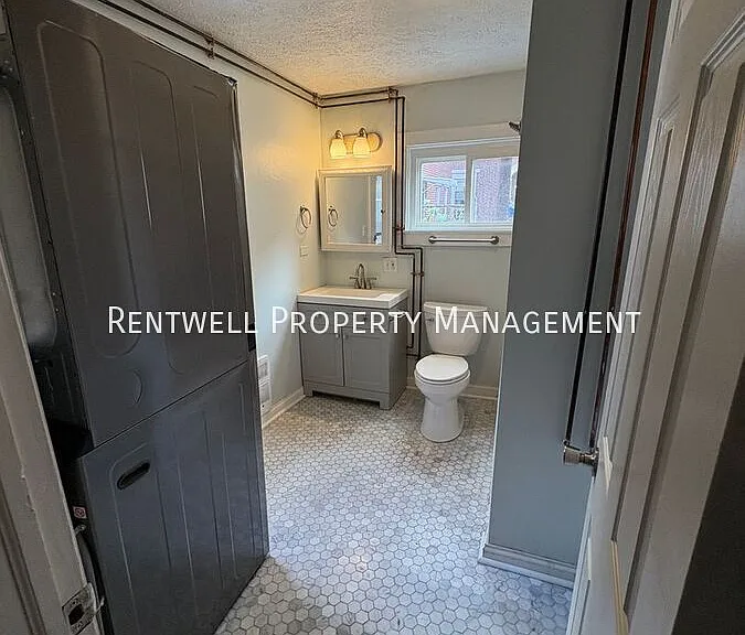 2420 Carey Way — Photo 12