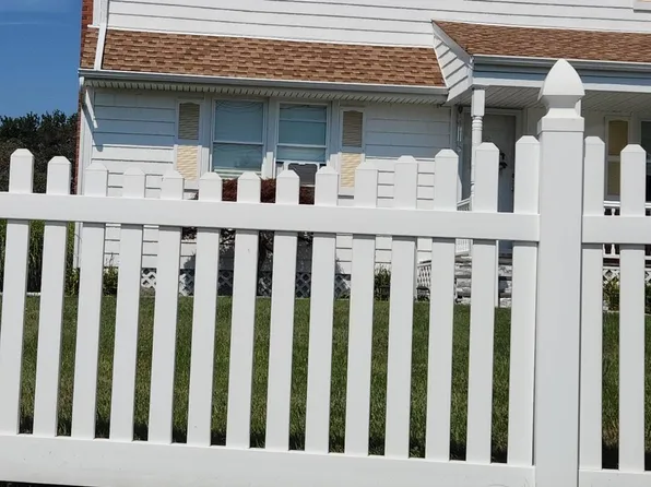 1514 Straight Path, Lindenhurst, NY 11757