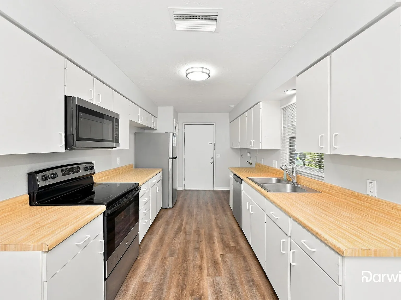 3 bed, 2.0 bath, 1242 sqft, $2,070 — Photo 4