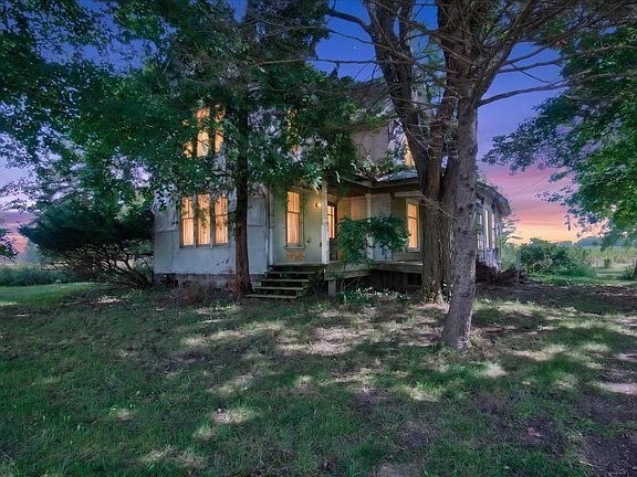 2nd image of 810 Snedeker Rd