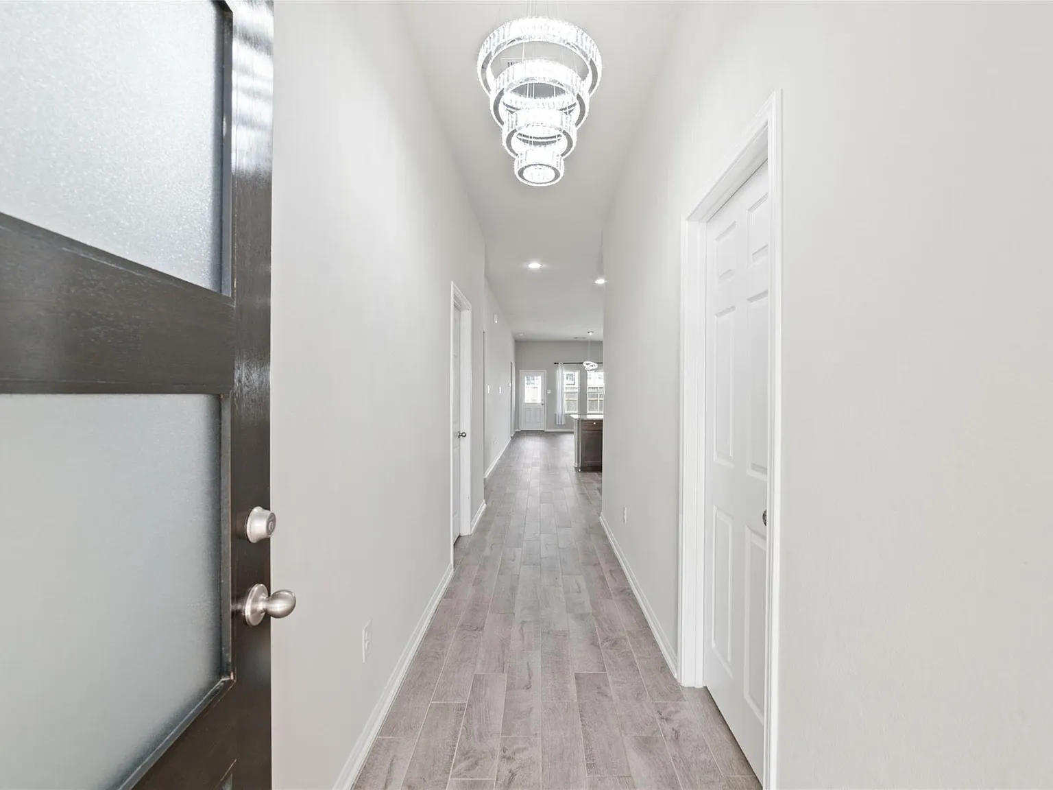 4 bed, 3.0 bath, 1913 sqft, $2,450 — Photo 3