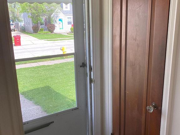 3rd image of 24883 Wilmot Ave