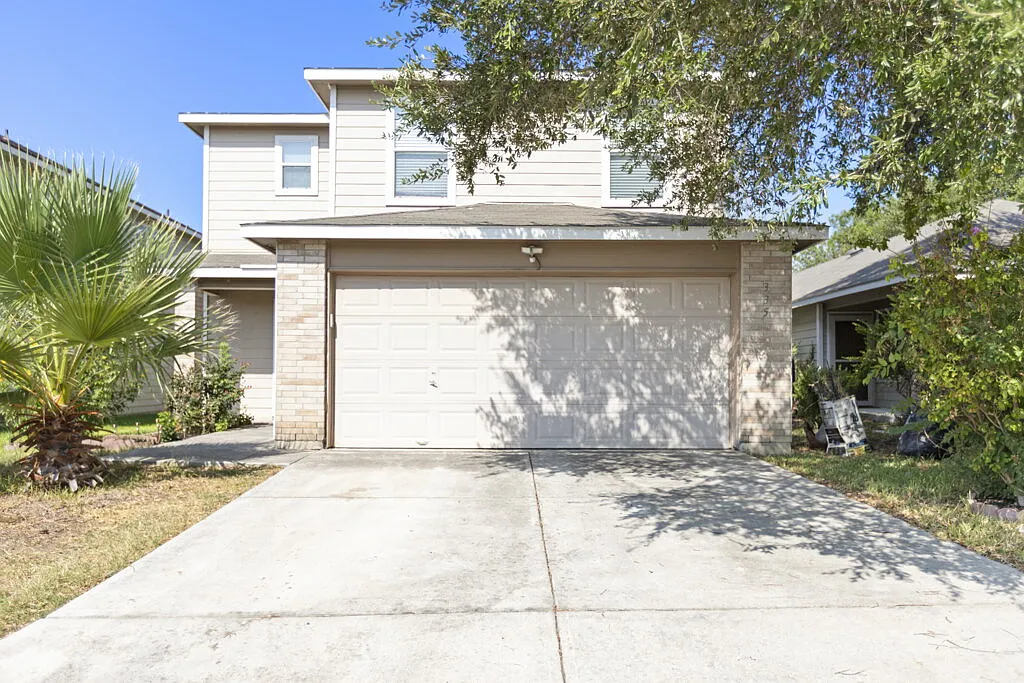 3 bed, 2.5 bath, 1808 sqft, $1,500 — Photo 1