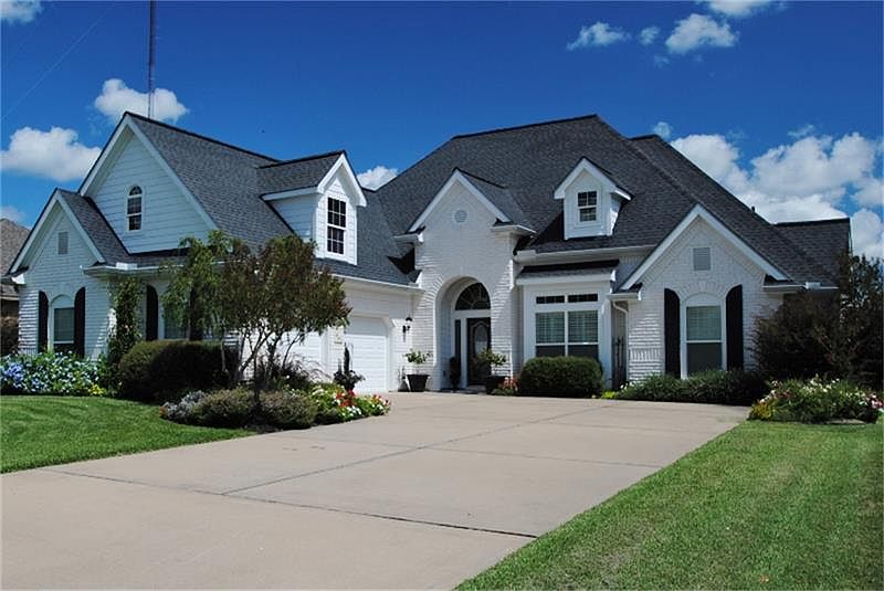 1st image of 2906 Twisted Oak Dr