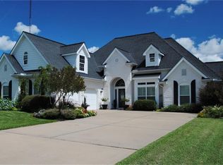 2906 Twisted Oak Dr, Brenham, TX 77833