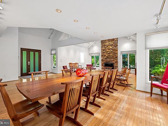3rd image of 77 Seminary Farm Rd