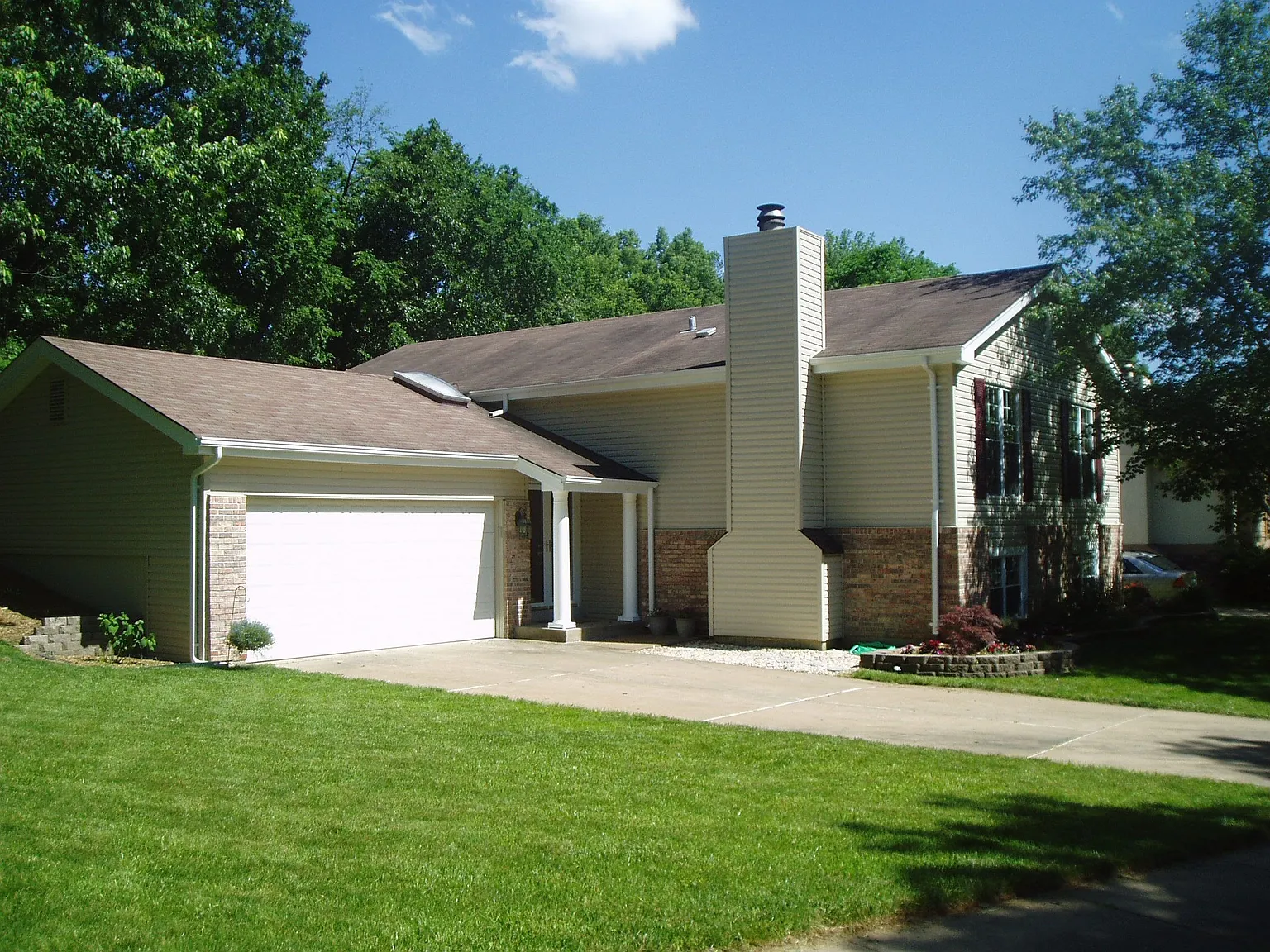 1108 Hollyberry Dr photo 1