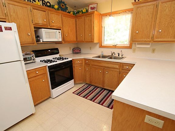 3rd image of 8058 Linden Ave