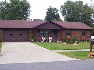 1481 Catalpa Dr, Radcliff, KY 40160