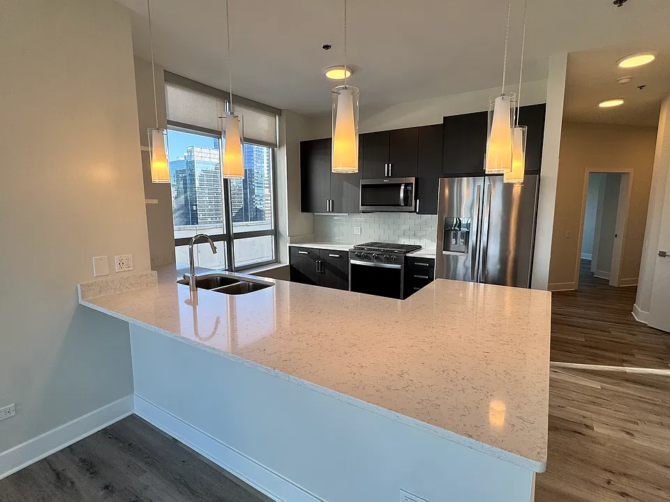 230 N Canal St #3601