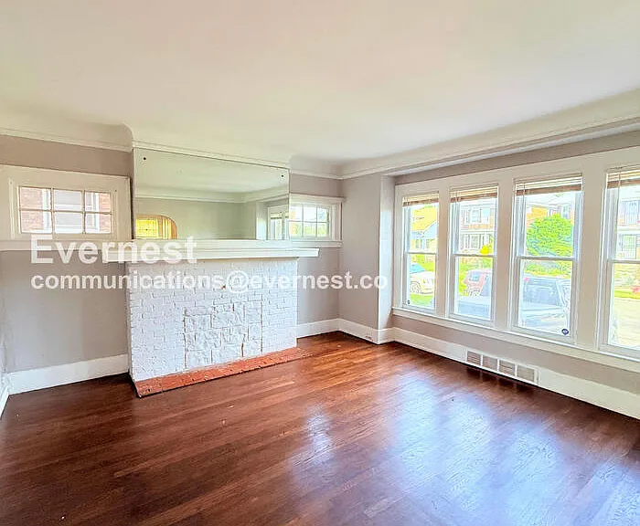 2047 Seward Ave — Photo 6