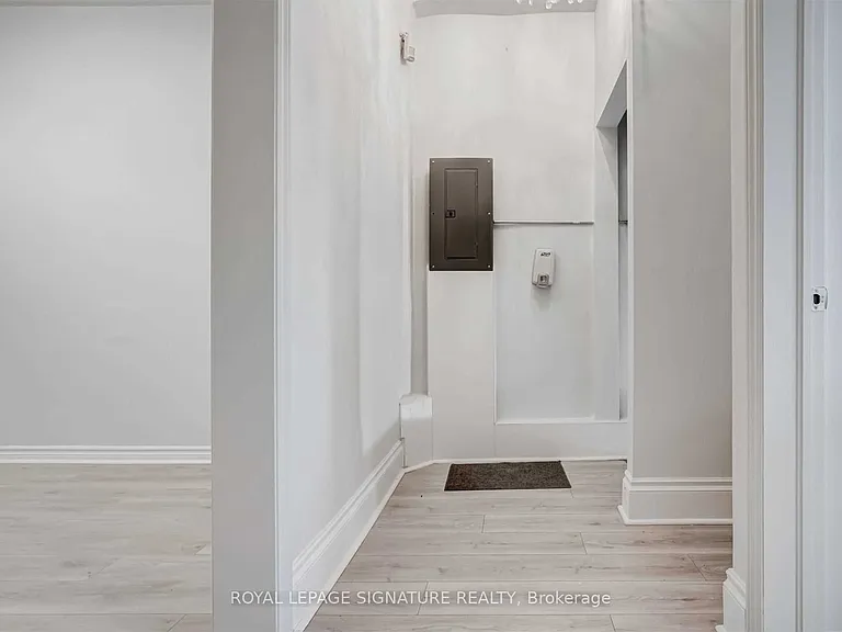 604 A Queen St W — Photo 19