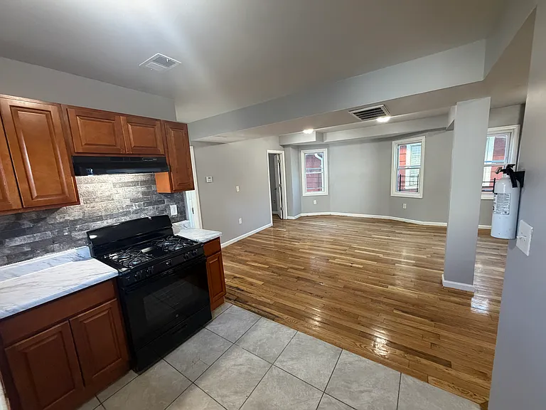 10 Tillinghast St #2 — Photo 5