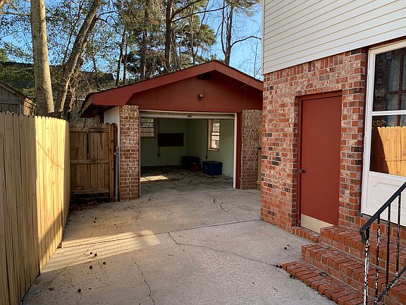 Detached garage