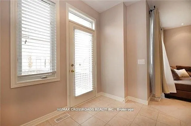 158 Harvest Hills Blvd — Photo 10