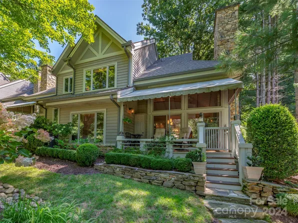1009 Indian Cave Rd, Hendersonville, NC 28739