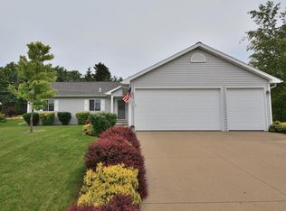 1048 Garfield Ln, Hartford, WI 53027