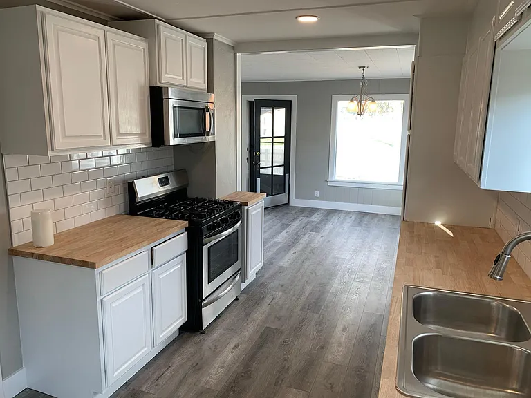 209 N Blue St — Photo 20