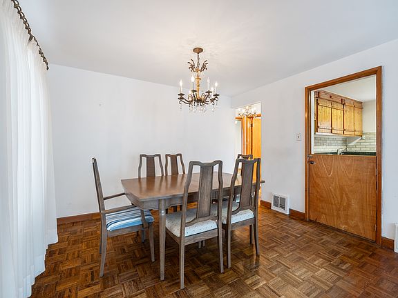 5th image of 10939 S Avenue G