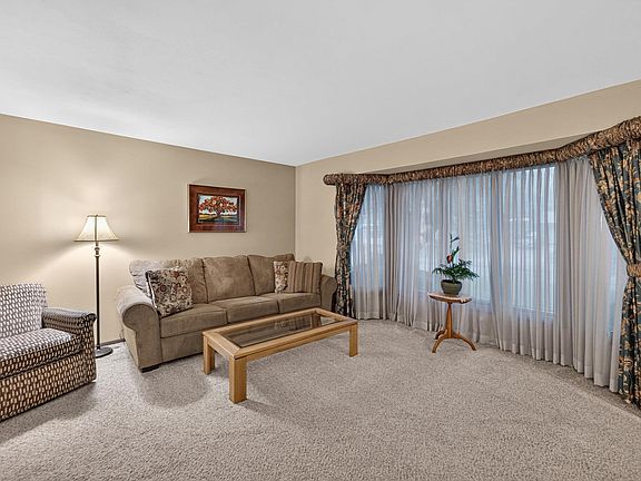 3rd image of 5800 Tall Oaks Rd