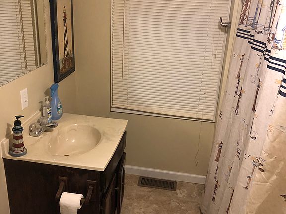 Upstairs bathroom 