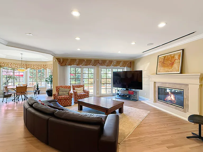 1526 Hillview Dr — Photo 9