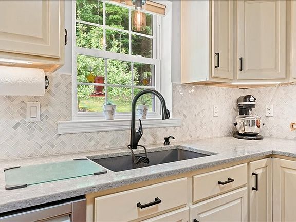 4th image of 4008 Foster Valley Rd