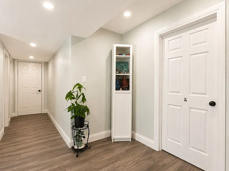 2610 Leonard St — Photo 19